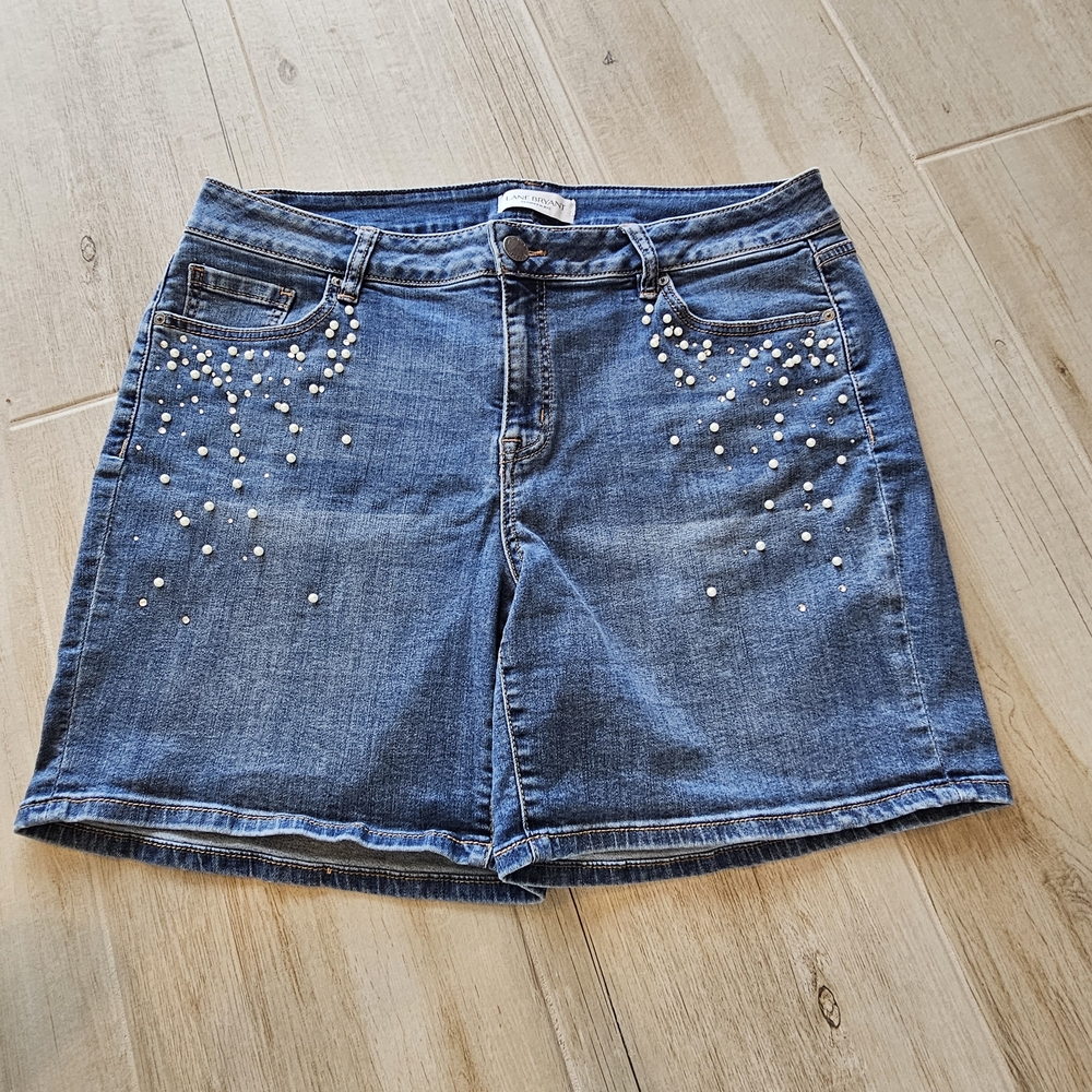 Lane Bryant Non Distressed Denim And Pearls Shorts Size 16